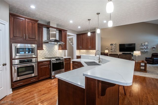 355 Wakefield Run Boulevard, Hinckley, OH 44233