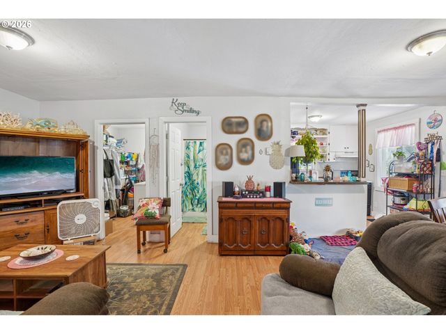 1378 6TH St, Salem, OR 97304