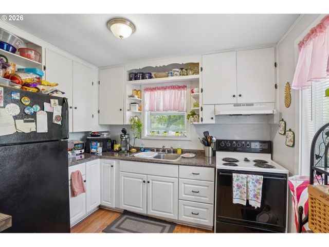 1378 6TH St, Salem, OR 97304