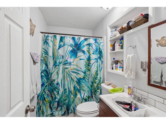 1378 6TH St, Salem, OR 97304
