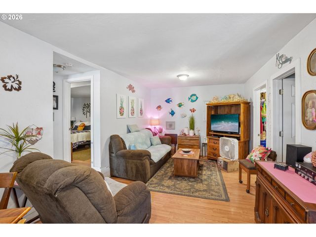1378 6TH St, Salem, OR 97304