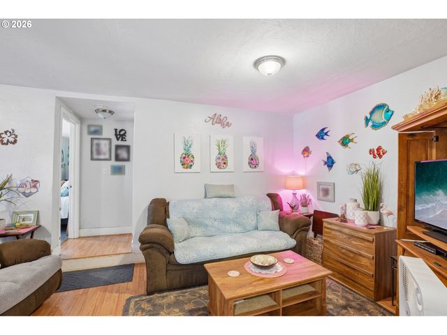 1378 6TH St, Salem, OR 97304