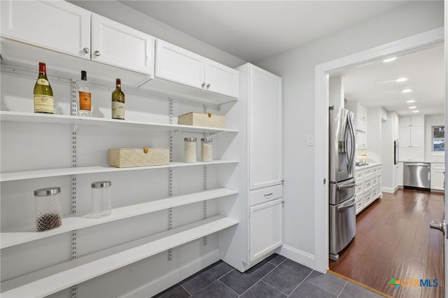 304 Hub Drive, Wimberley, TX 78676