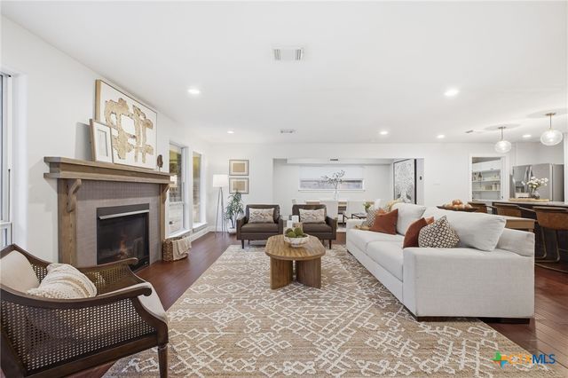 304 Hub Drive, Wimberley, TX 78676