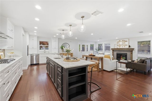304 Hub Drive, Wimberley, TX 78676