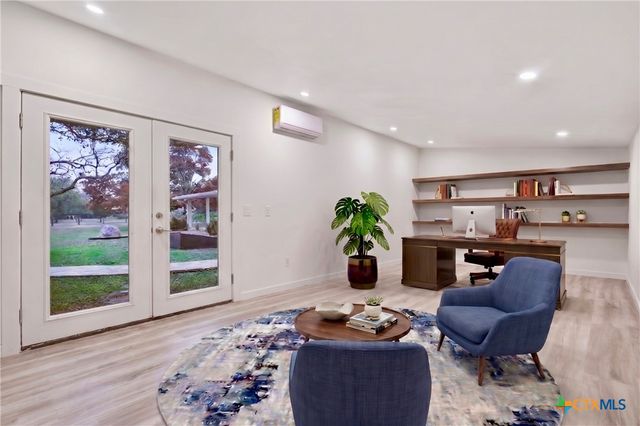 304 Hub Drive, Wimberley, TX 78676