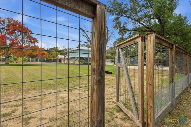 304 Hub Drive, Wimberley, TX 78676