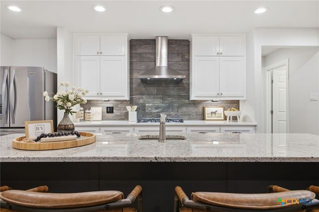 304 Hub Drive, Wimberley, TX 78676