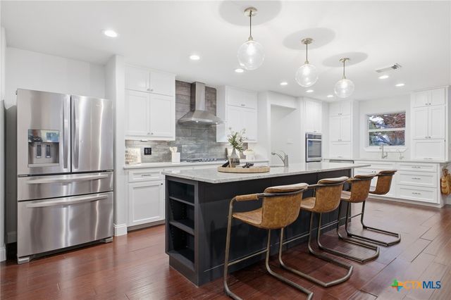 304 Hub Drive, Wimberley, TX 78676