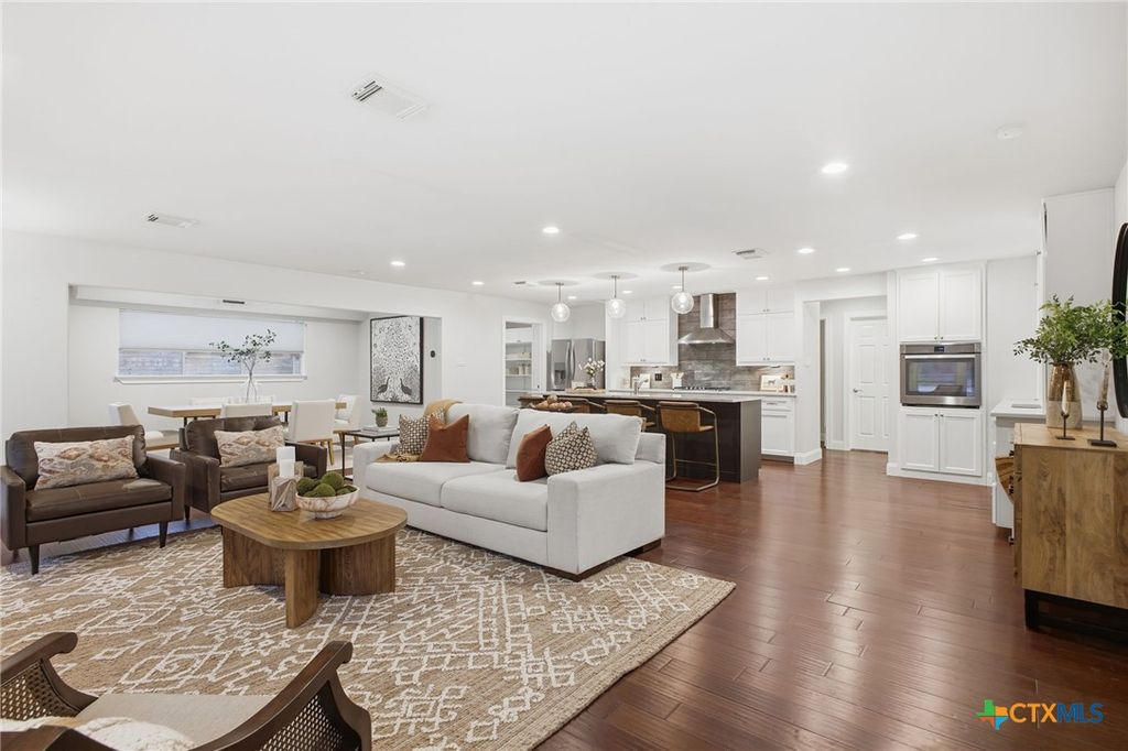 304 Hub Drive, Wimberley, TX 78676