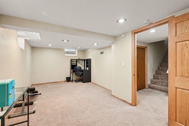 2111 Fremont Avenue E, Saint Paul, MN 55119