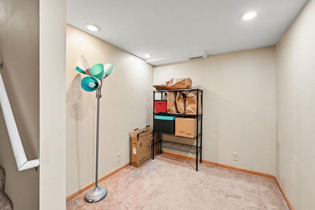 2111 Fremont Avenue E, Saint Paul, MN 55119