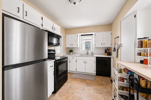 2111 Fremont Avenue E, Saint Paul, MN 55119