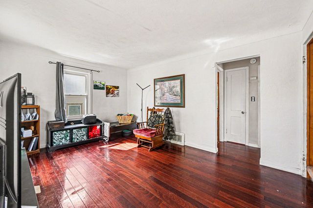 2111 Fremont Avenue E, Saint Paul, MN 55119