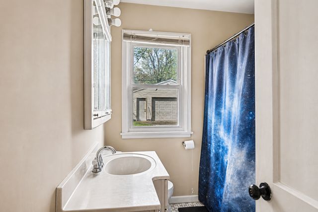 2111 Fremont Avenue E, Saint Paul, MN 55119
