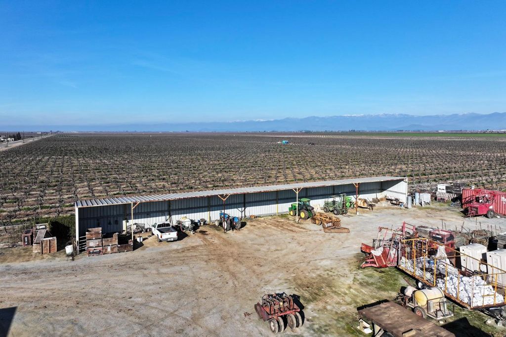 Image 12 of property listing at 8000 Road 208, Terra Bella, CA 93270