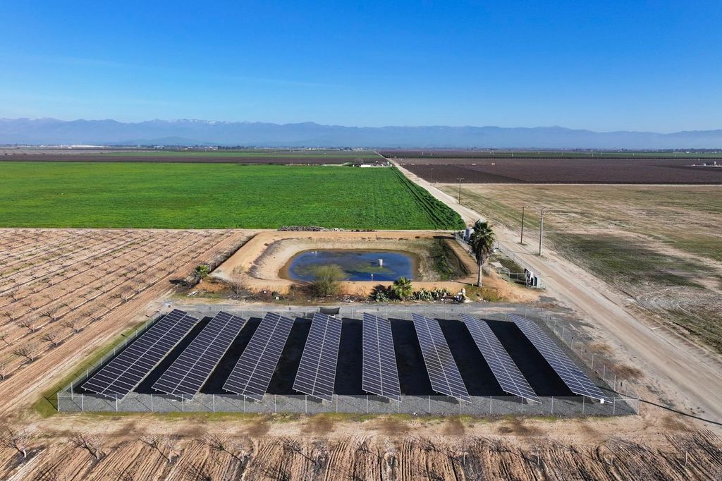 Image 7 of property listing at 8000 Road 208, Terra Bella, CA 93270