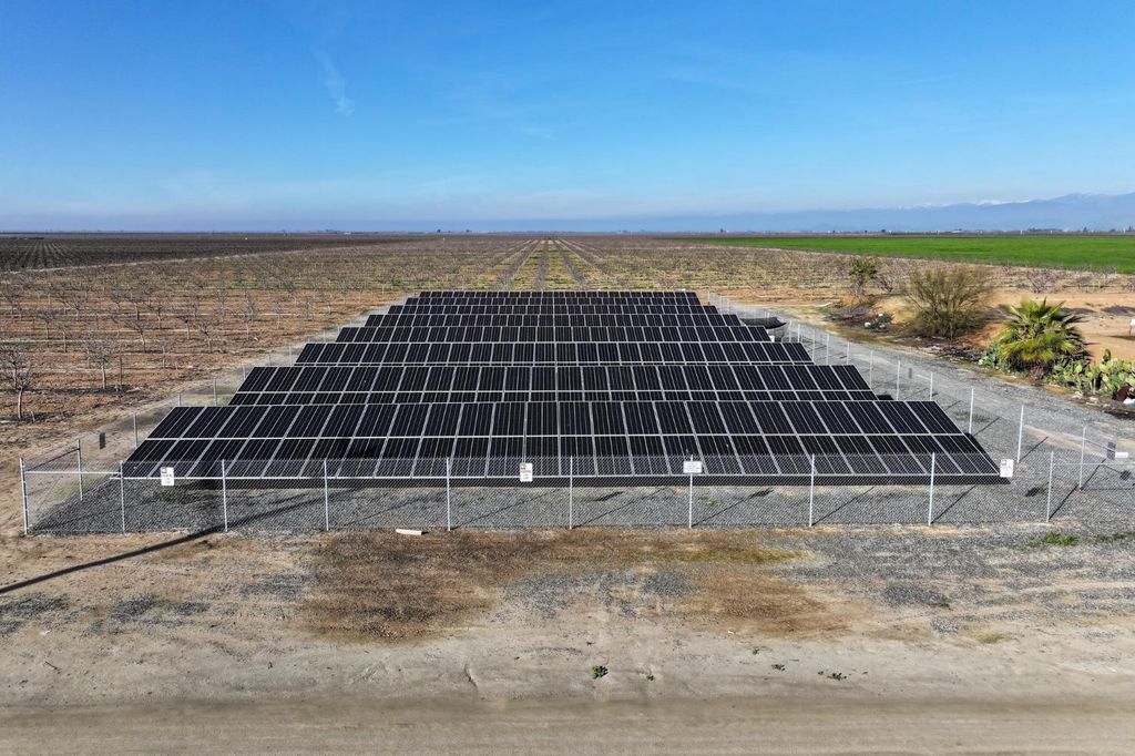 Image 8 of property listing at 8000 Road 208, Terra Bella, CA 93270