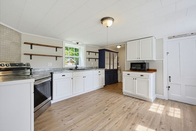 1 Jewell Hill Rd, Ashburnham, MA 01430