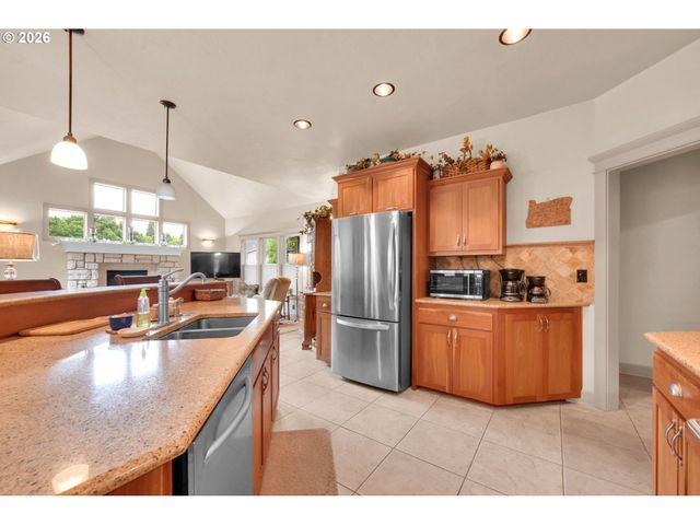 454 SALTY Way, Eugene, OR 97404
