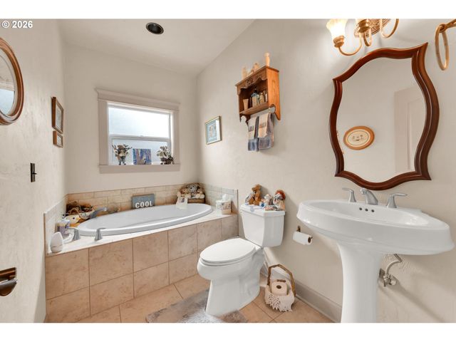 454 SALTY Way, Eugene, OR 97404