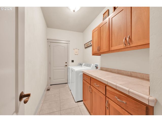 454 SALTY Way, Eugene, OR 97404