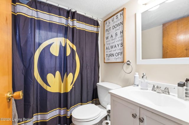 4343 Charlotte Ann Dr, Louisville, KY 40216