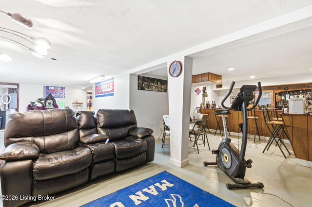 4343 Charlotte Ann Dr, Louisville, KY 40216