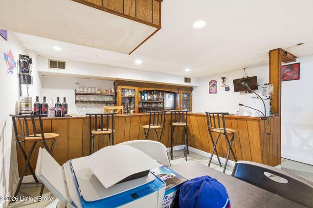 4343 Charlotte Ann Dr, Louisville, KY 40216