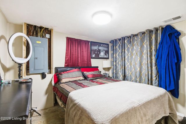 4343 Charlotte Ann Dr, Louisville, KY 40216