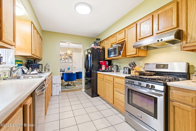 4343 Charlotte Ann Dr, Louisville, KY 40216