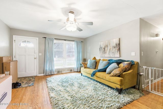 4343 Charlotte Ann Dr, Louisville, KY 40216