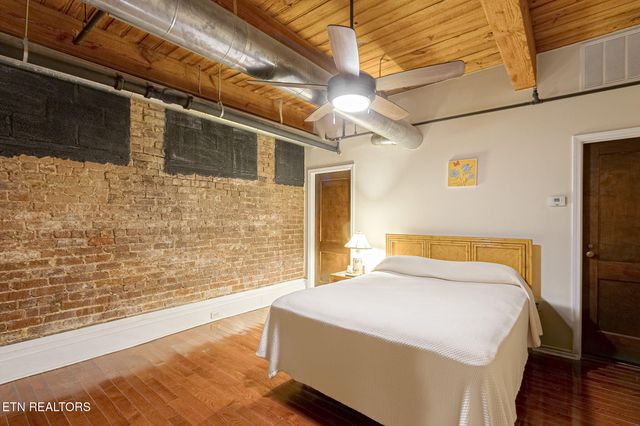 1060 Worlds Fair Park Drive 16, Knoxville, TN 37916