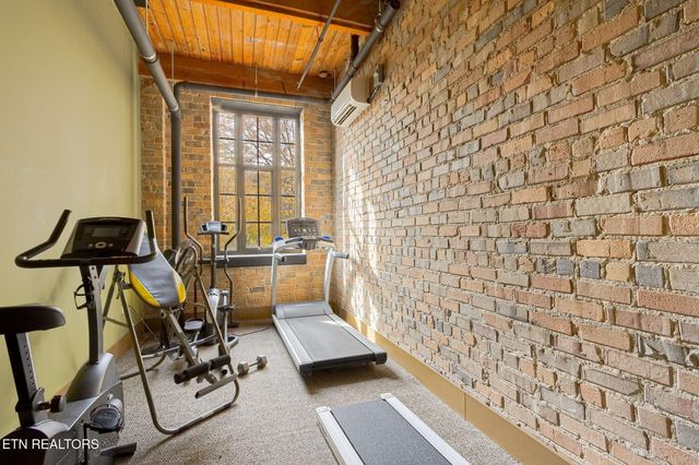 1060 Worlds Fair Park Drive 16, Knoxville, TN 37916