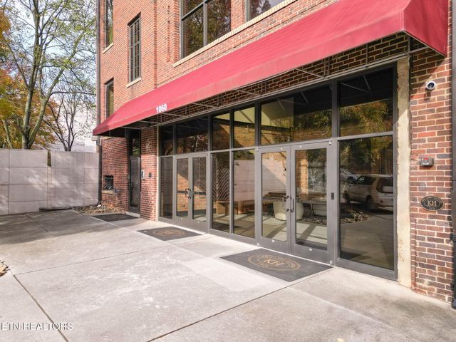 1060 Worlds Fair Park Drive 16, Knoxville, TN 37916