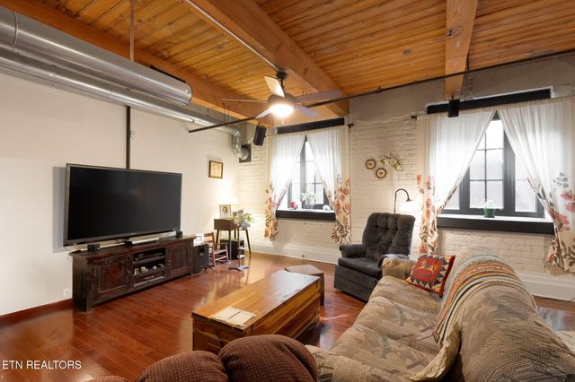 1060 Worlds Fair Park Drive 16, Knoxville, TN 37916