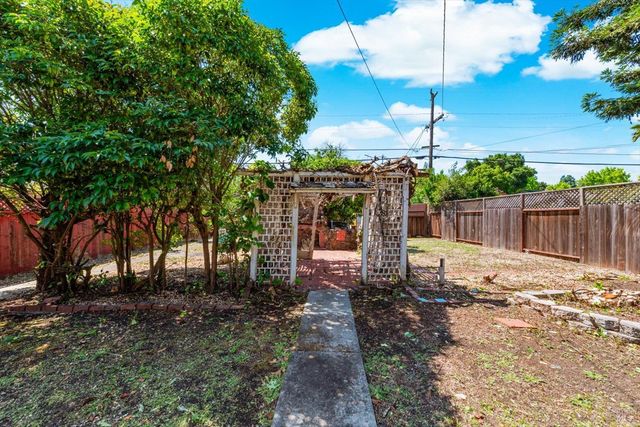 1939 Indiana St, Vallejo, CA 94590