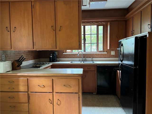 310 Sumner Ave, New Castle, PA 16105