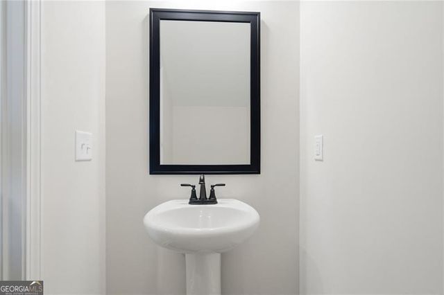 947 Willingham Drive 2, Hapeville, GA 30354