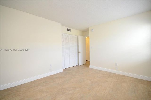 10400 SW 67th St, Miami, FL 33173