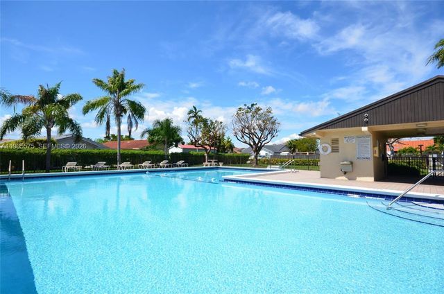 10400 SW 67th St, Miami, FL 33173