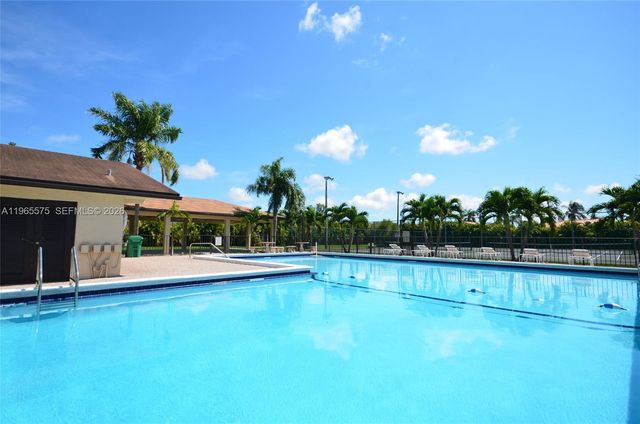 10400 SW 67th St, Miami, FL 33173