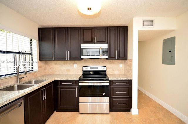 10400 SW 67th St, Miami, FL 33173