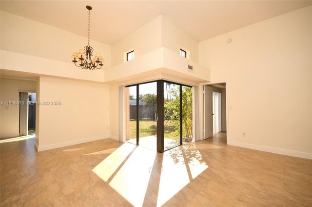 10400 SW 67th St, Miami, FL 33173