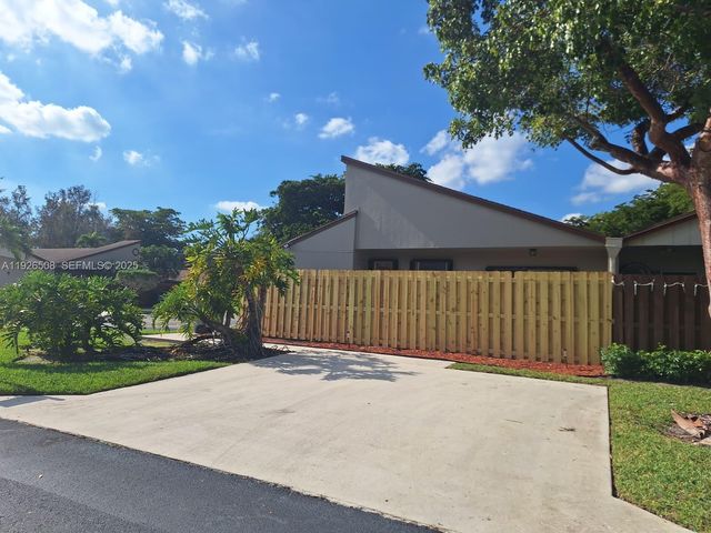 22295 Timberly Dr 22295, Boca Raton, FL 33428