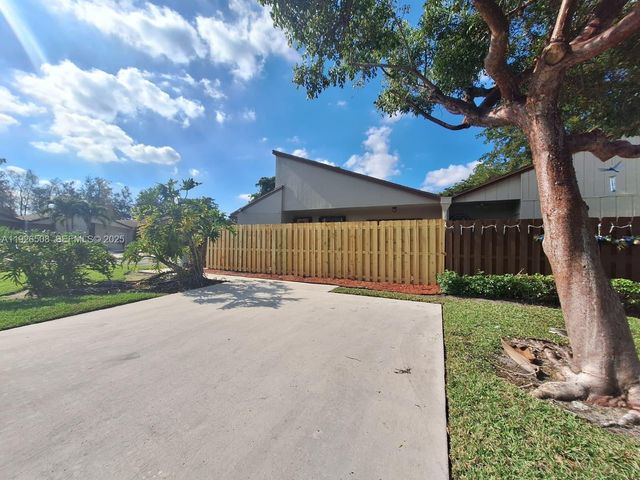 22295 Timberly Dr 22295, Boca Raton, FL 33428