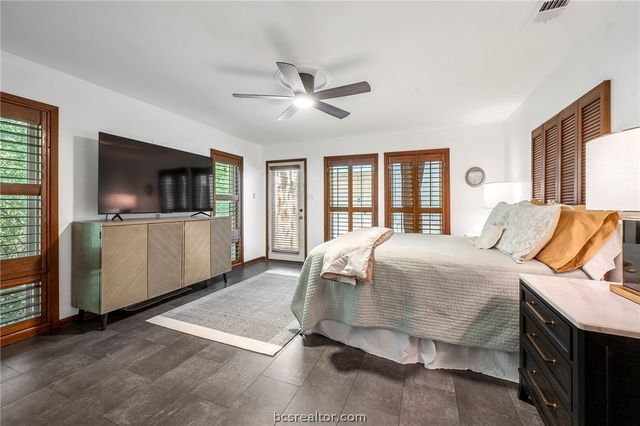 29 Forest Dr, College Station, TX 77845