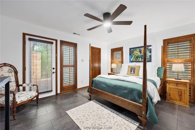 29 Forest Dr, College Station, TX 77845