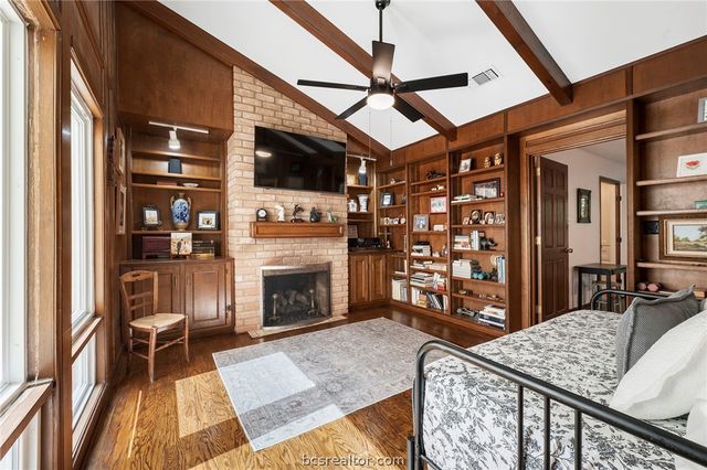 29 Forest Dr, College Station, TX 77845