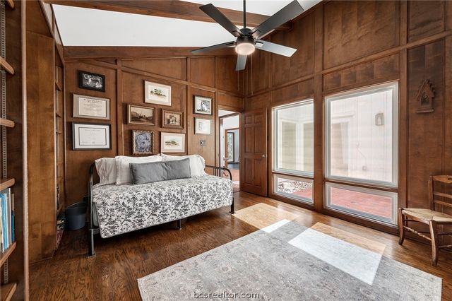 29 Forest Dr, College Station, TX 77845